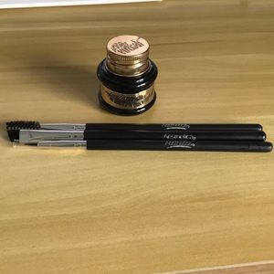 Eyeliner and brush set